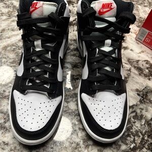 Nike Dunk High Panda